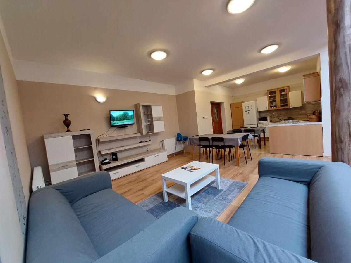 CsaládBarát Vendéglak Szegedi Magánszálláshely 9 fő részére, nagycsaládok és baráti társaságok részére Exterior foto